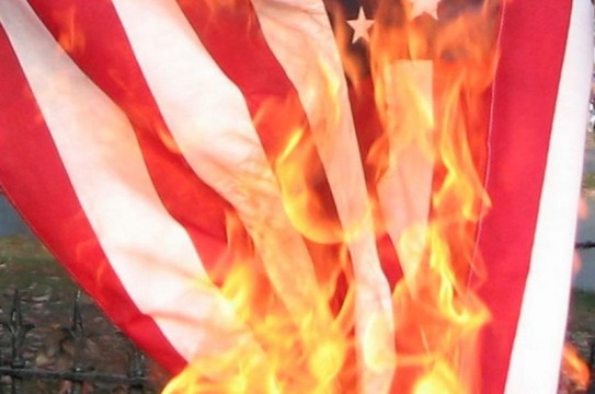 activists-are-planning-to-burn-american-flags-in-brooklyn-on-wednesday-382-body-image-1435602957