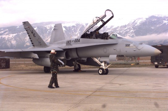 marine-f:a-18-fighter