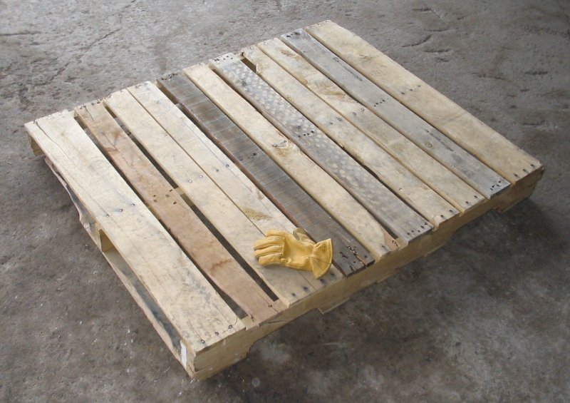 wood-pallet-vertical-garden